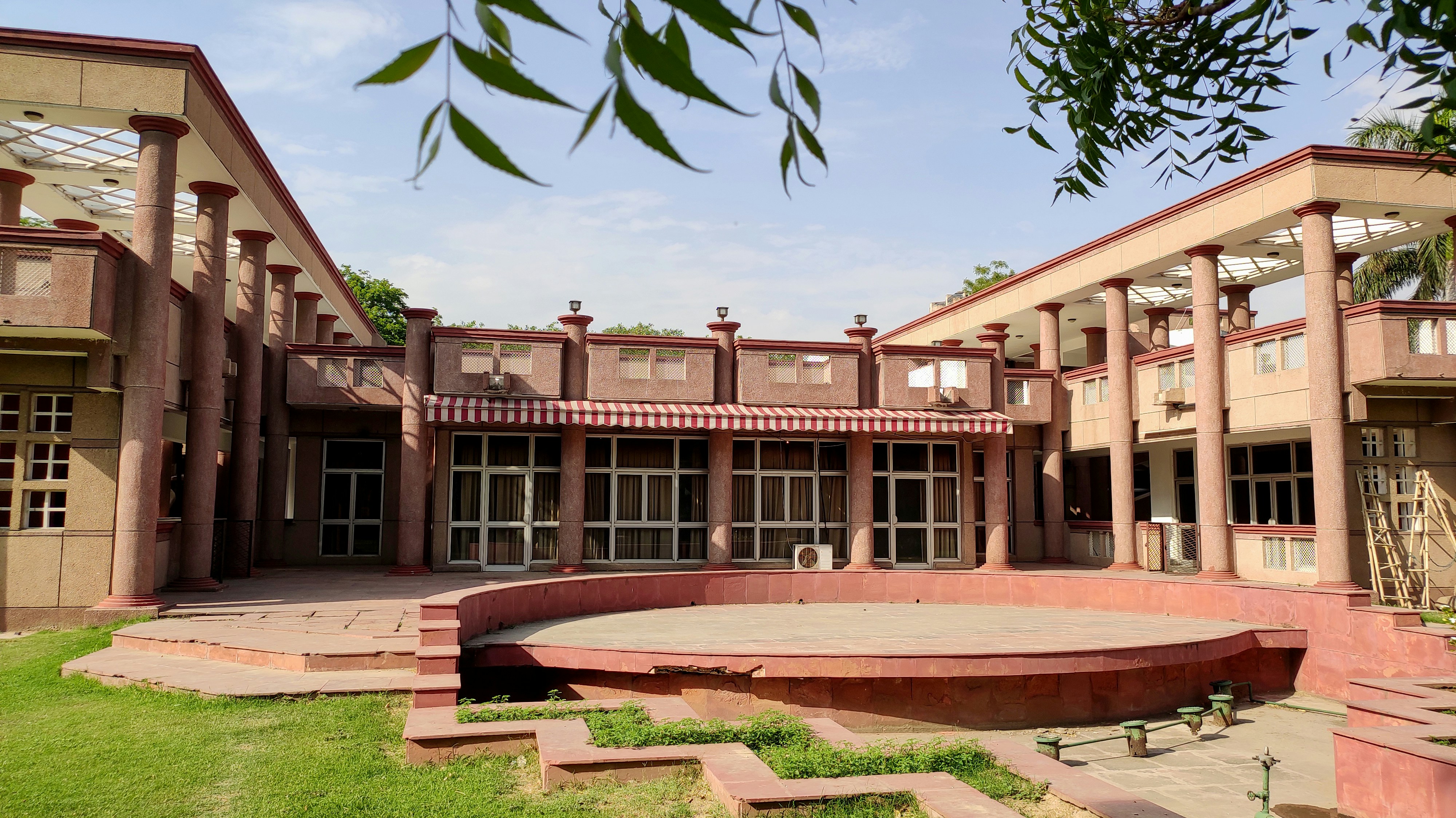 [Hình ảnh khuôn viên FINHCM]